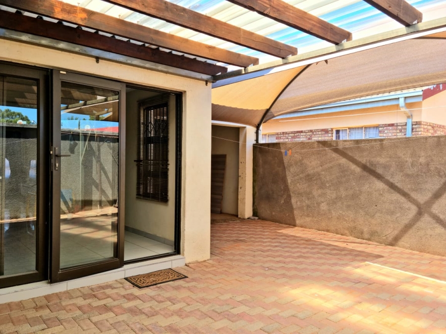3 Bedroom Property for Sale in Tlhageng Northern Cape